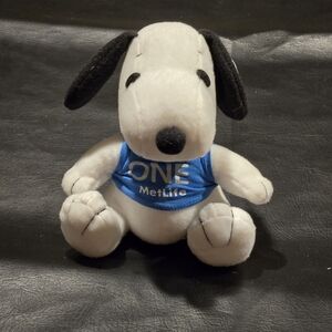 Peanuts x MetLife One MetLife plush Snoopy